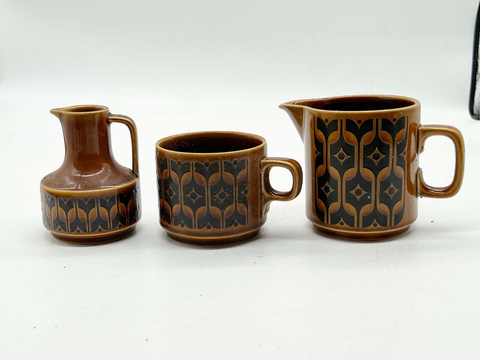 VINTAGE HORNSEA POTTERY HEIRLOOM BROWN AND BLACK CUP AND 2