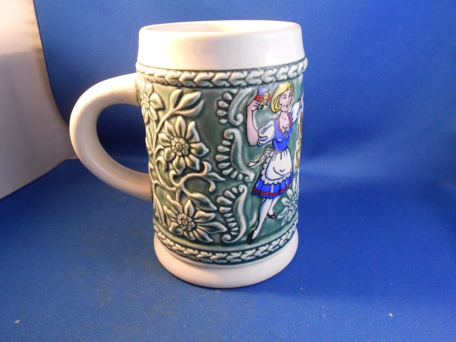 F.T.D.A. STEIN 1982 SHOWS A DANCING COUPLE STANDS ALMOST 6 INCHES NICE