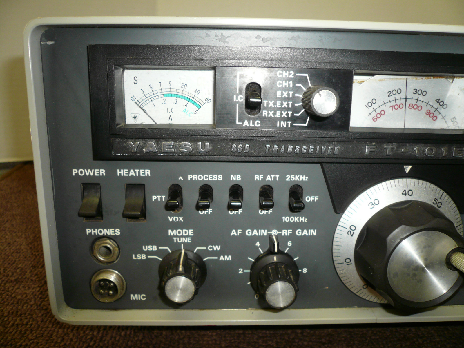 Yaesu FT-101E 160-10 M SSB/CW/AM Amatuer Ham Transceiver Works (see Description)