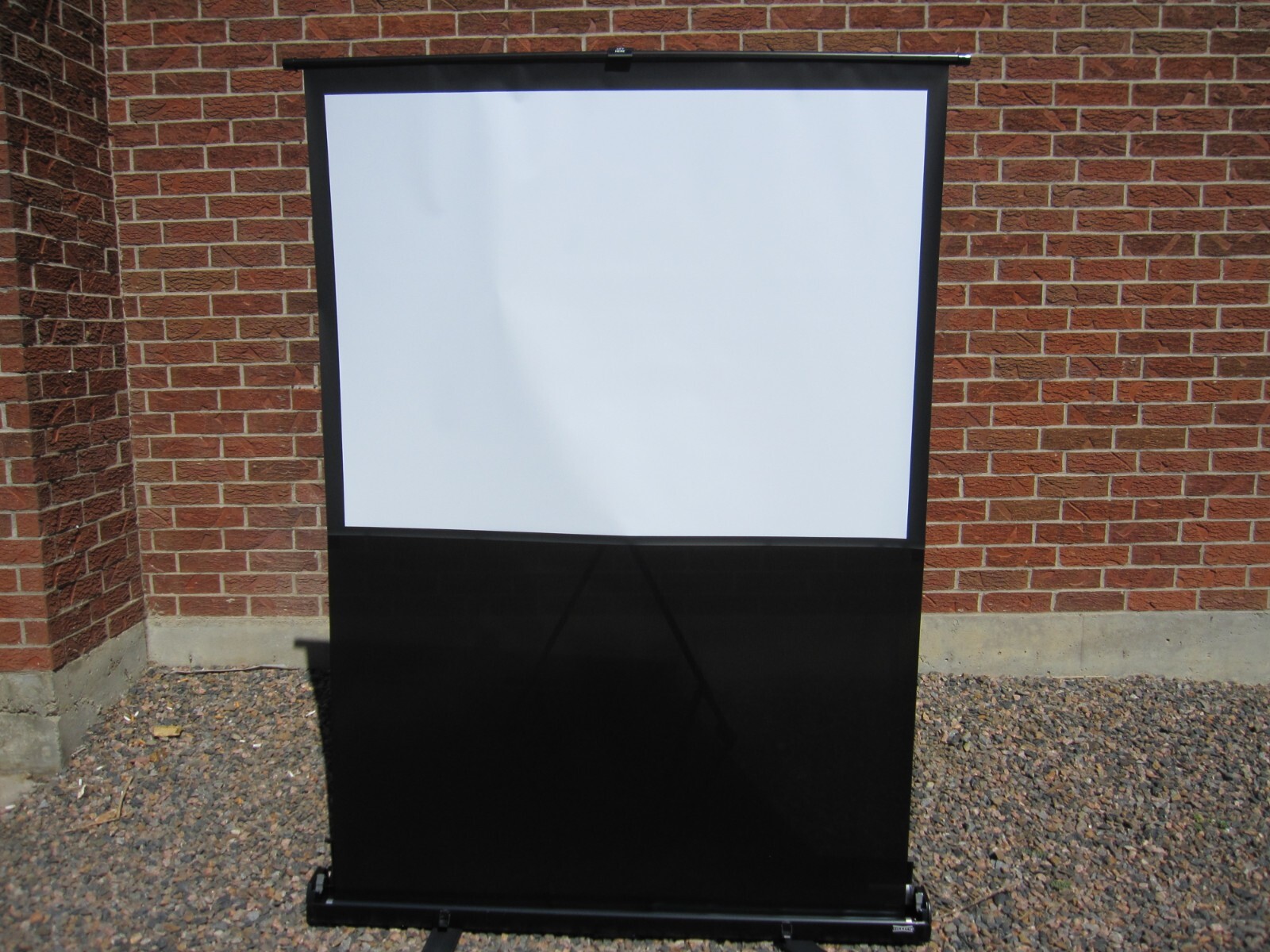 Da-lite 60''dia. 48x36 Pop up Deluxe Insta-Theater Portable Da-lite 60''dia. 48x36 Pop up Deluxe Insta-Theater Portable