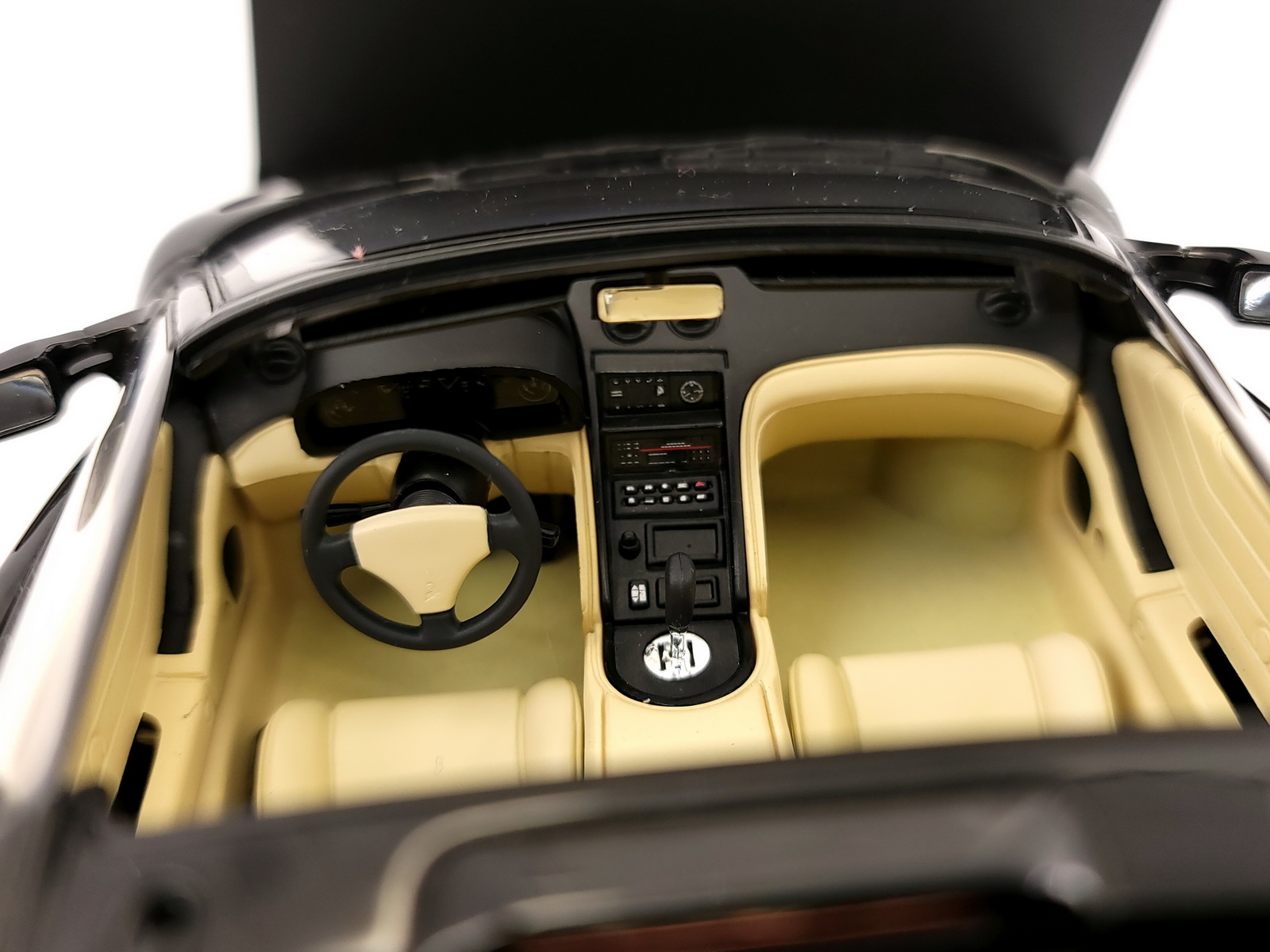 AUTOart 1:18 scale Lamborghini Diablo VT Roadster(Black