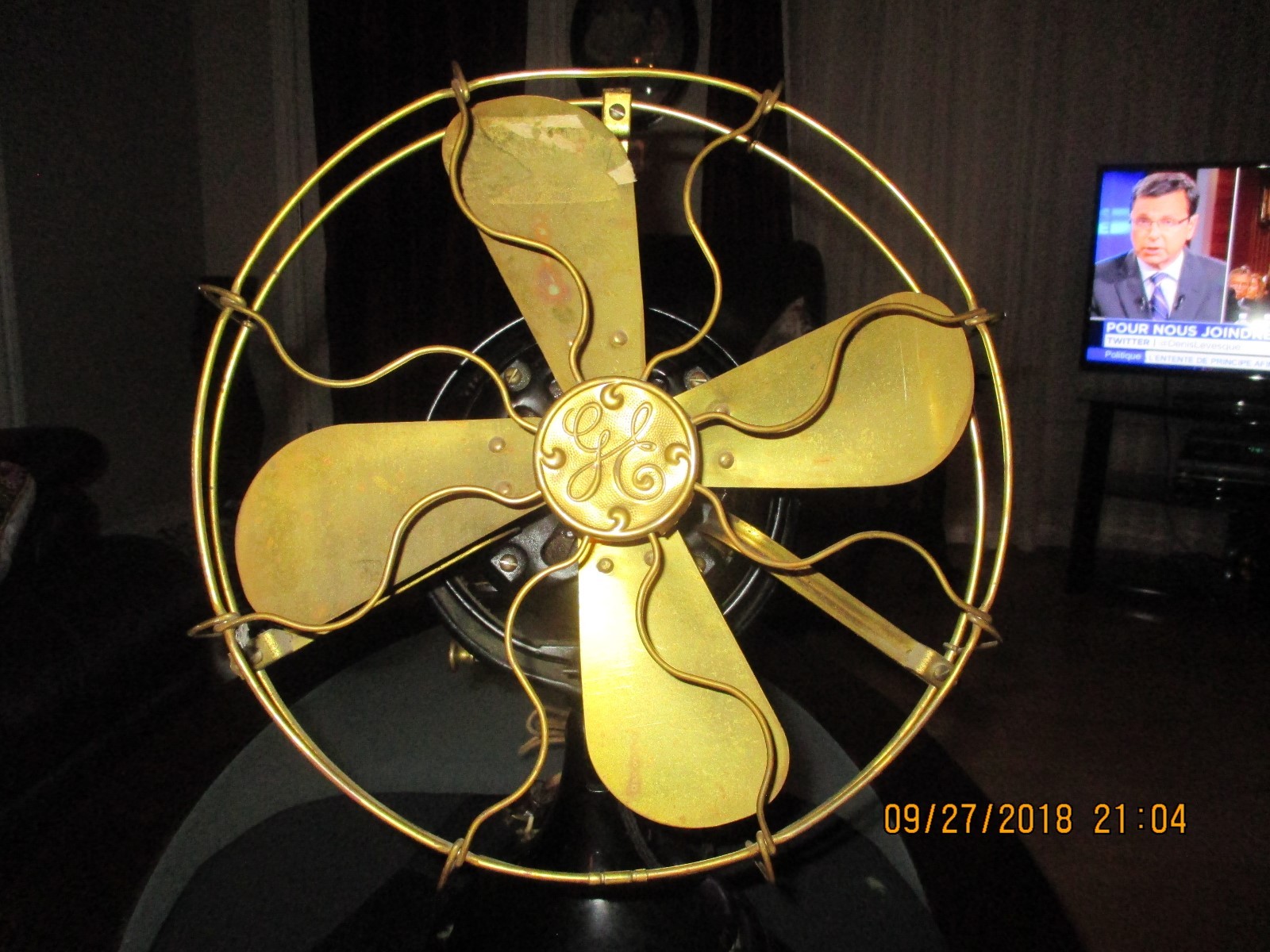 ELECTRIC ANTIQUE FAN  G E JUNE 1901 ALTERNATING  MOTOR TURN VERY GOOD