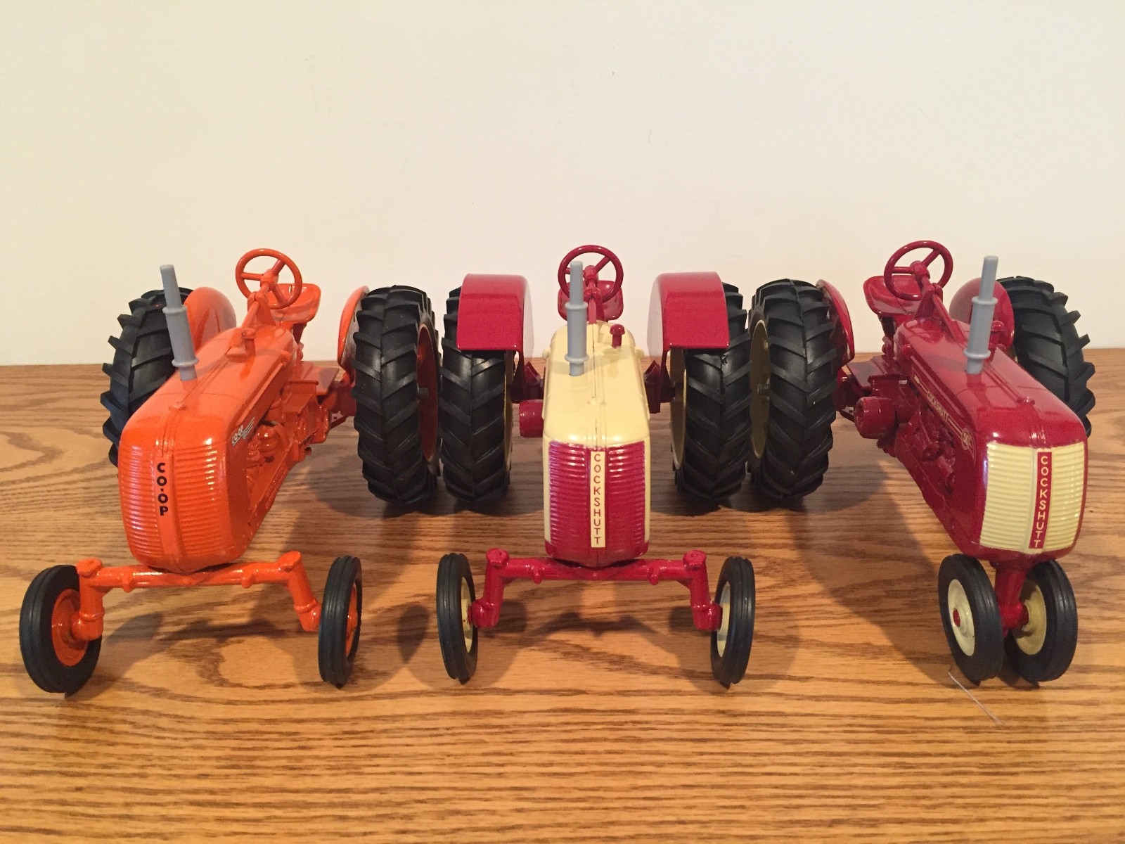 Cockshutt 50 40 Deluxe Co-Op E5 Farm Toy Museum Tractors 1/16 scale NIB by Ertl