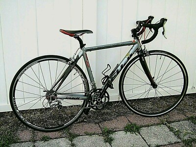 Bicycles Fuji Roubaix Nelo S Cycles