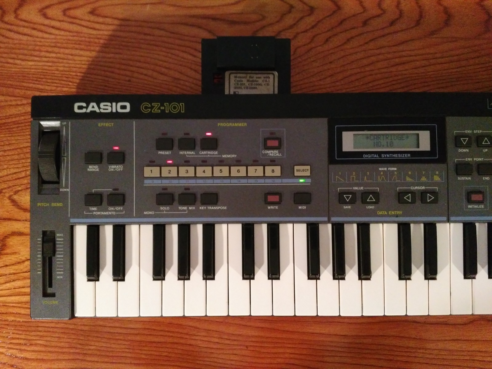 Casio CZ-101 w / 4 Bank RAM Cartridge - working, sold  for  parts