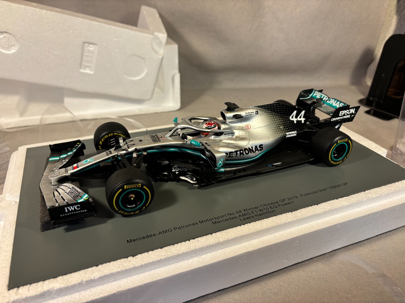 Mercedes-AMG F1 W10 Chinese GP 2019 #44 LEWIS HAMILTON 1/18 Mercedes-AMG F1 W10 Chinese GP 2019 #44 LEWIS HAMILTON 1/18