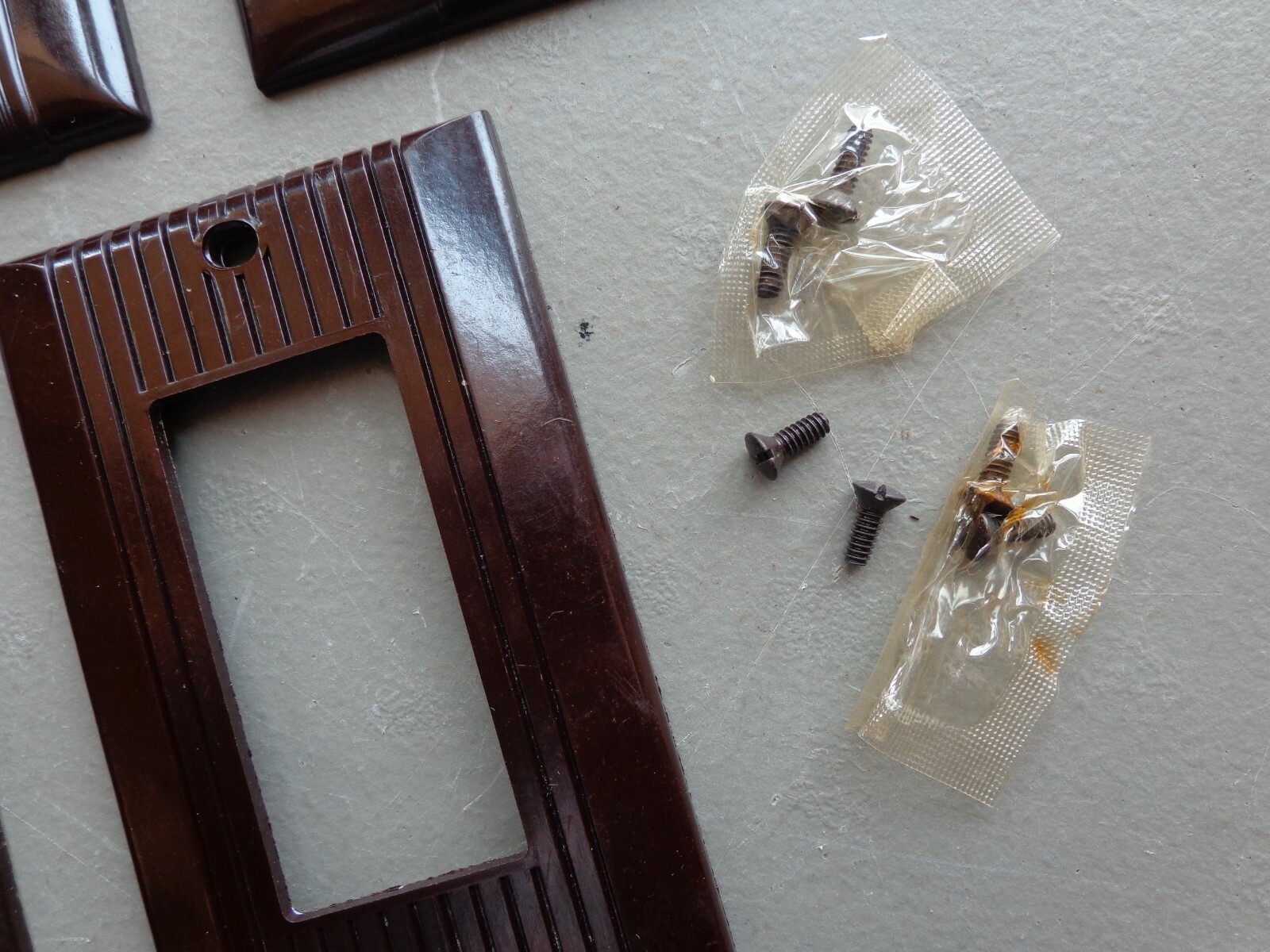 Vtg Lot of 5 Brown Bakelite Switch & Outlet Cover Plates Ribbed Design