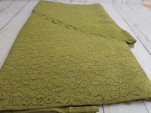 Vintage Moss Green Quaker Lace Tablecloth Oval 72