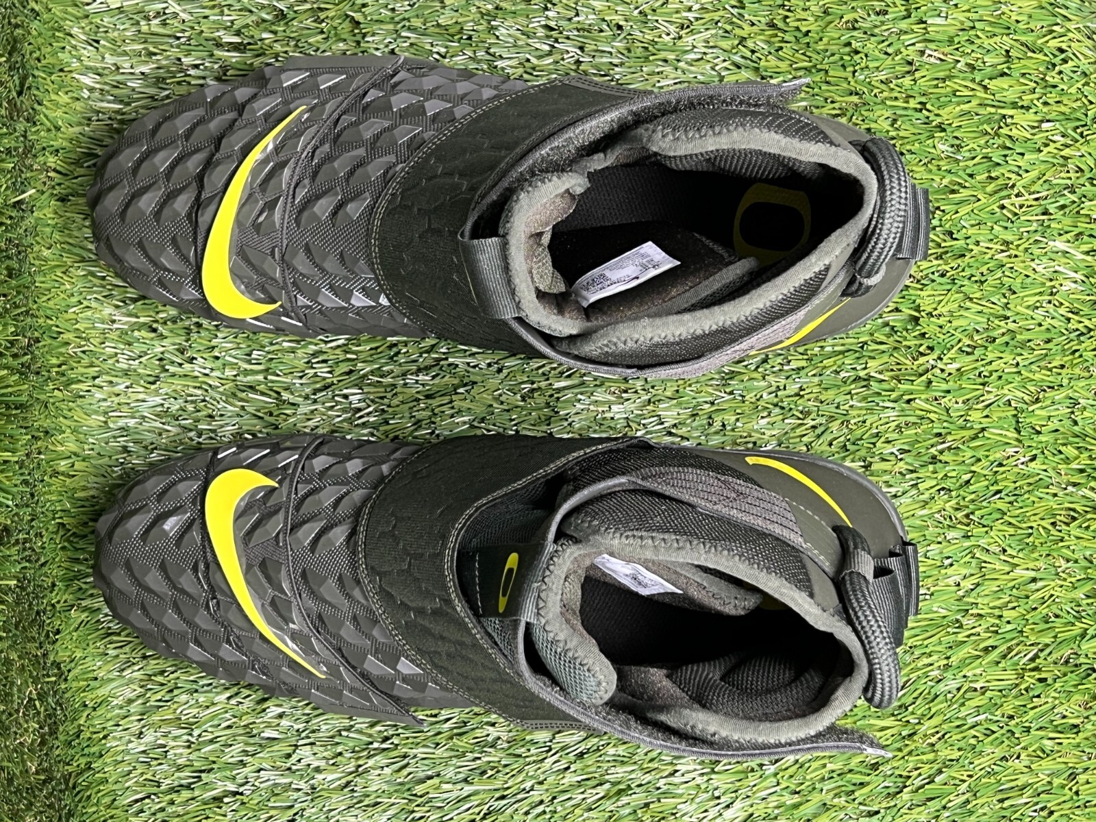 NIKE NIKE OREGON DUCKS PE FORCE SAVAGE ELITE 2 TD SIZE 15 TEAM ISSUED FOOTBALL CLEATS