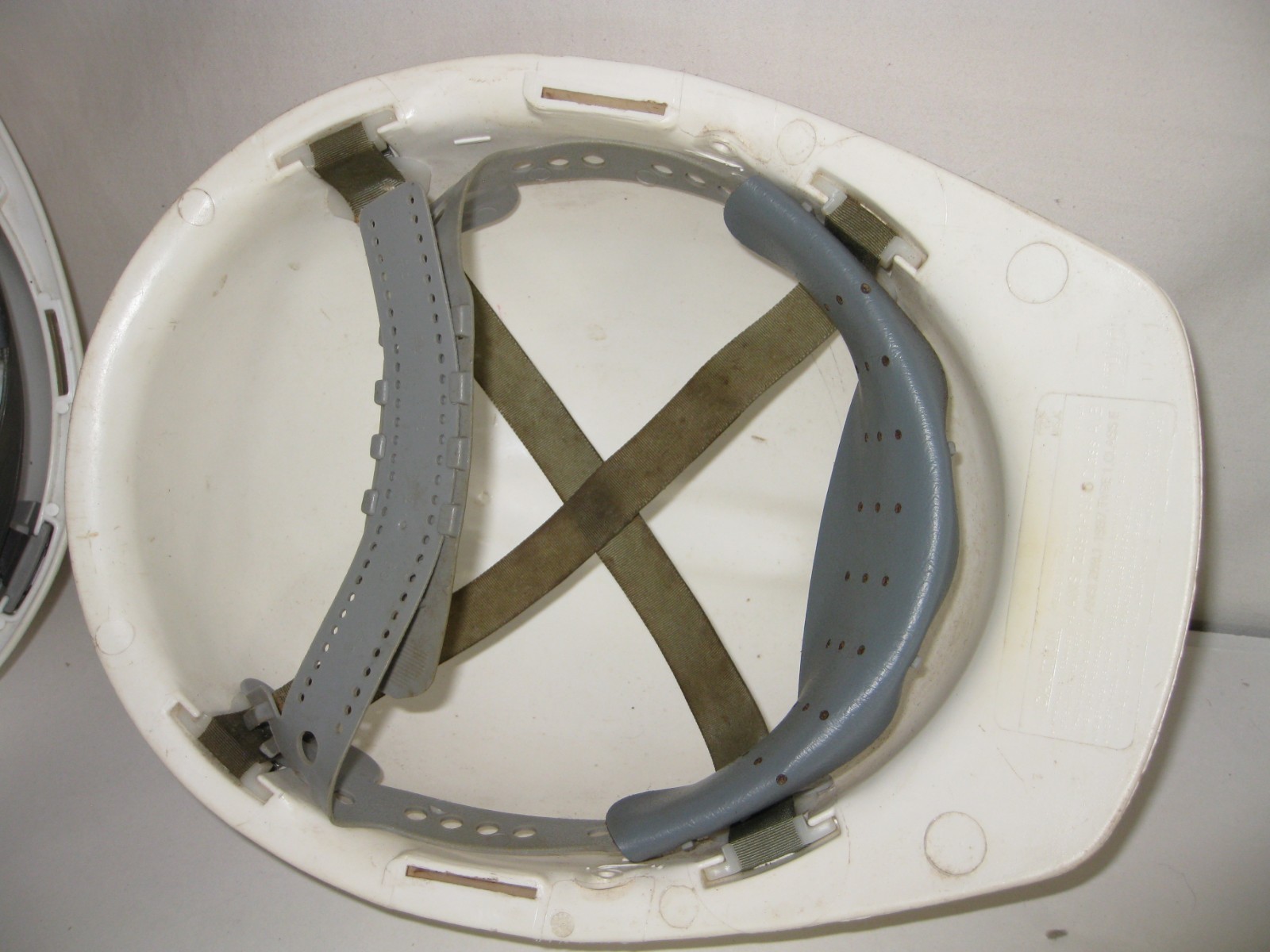 3 Hard Hats 1 Med V-Gard & 2 1J121 Willson White