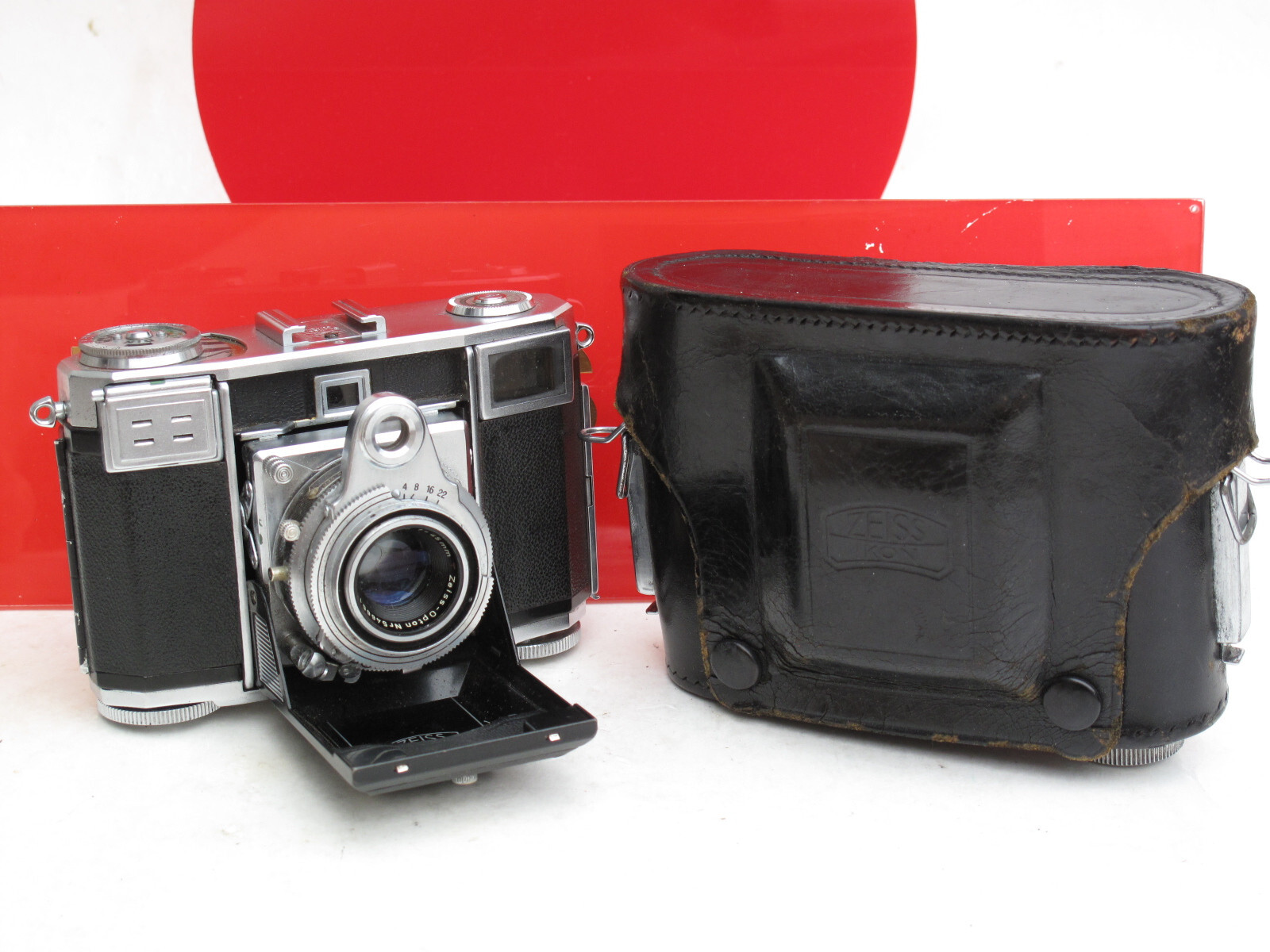 Carl Zeissコンテッサ35(CONTESSA35)テッサー45/2.8 Zeiss Ikon Contessa 35 with 45/2.8 Tessar lens, black case
