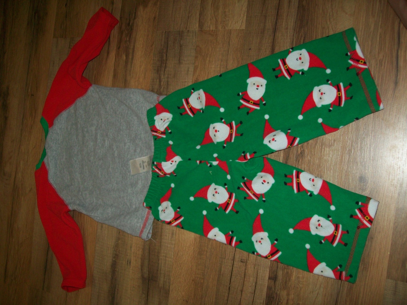 2-Piece Long-Sleeve Pajama Set Green Gray Santa 