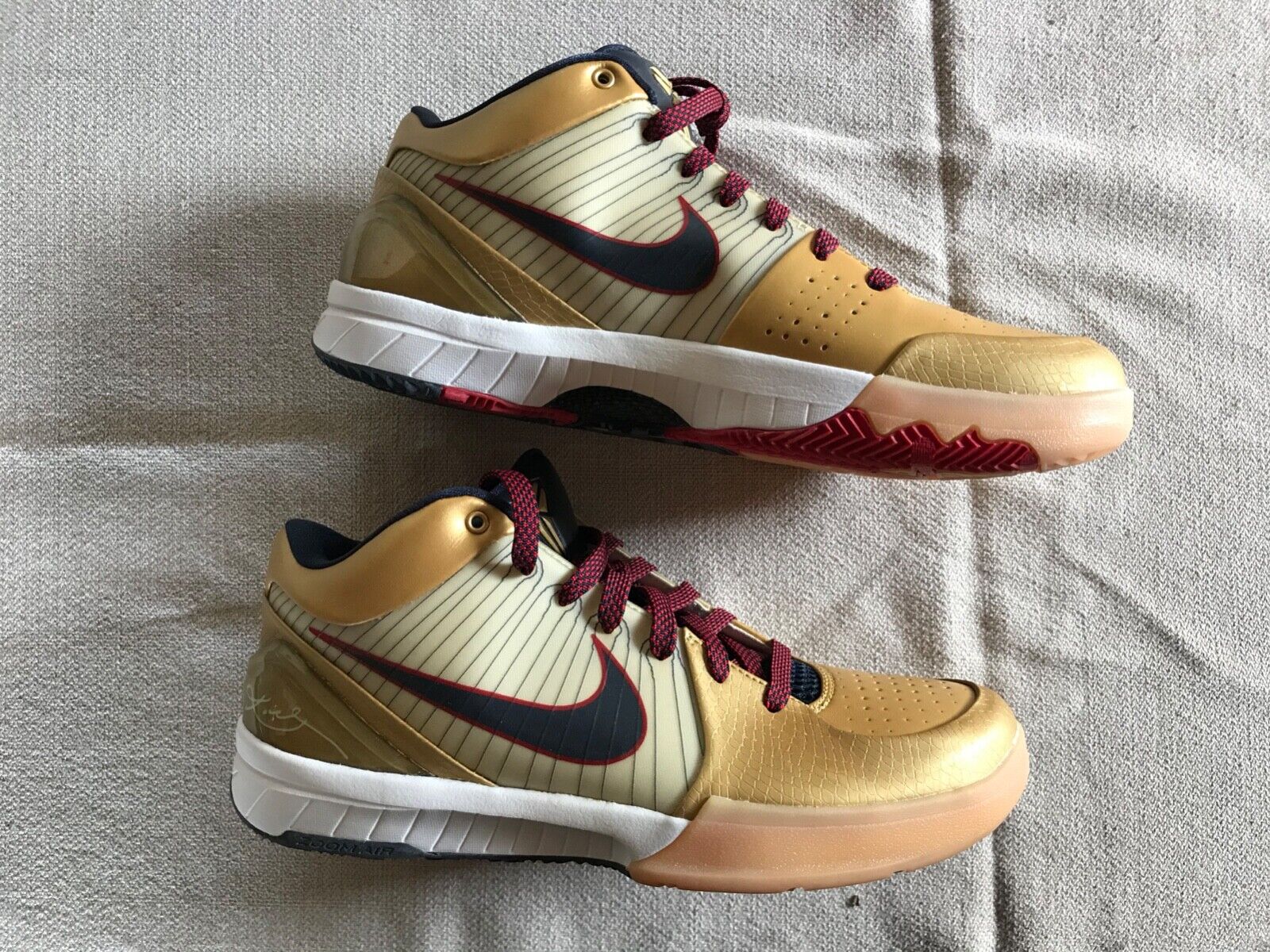 NIKE ZOOM KOBE IV 4 OLYMPIC GOLD METAL 344335 141 SIZE 9.5 NIKE ZOOM KOBE IV 4 OLYMPIC GOLD METAL 344335 141 SIZE 9.5