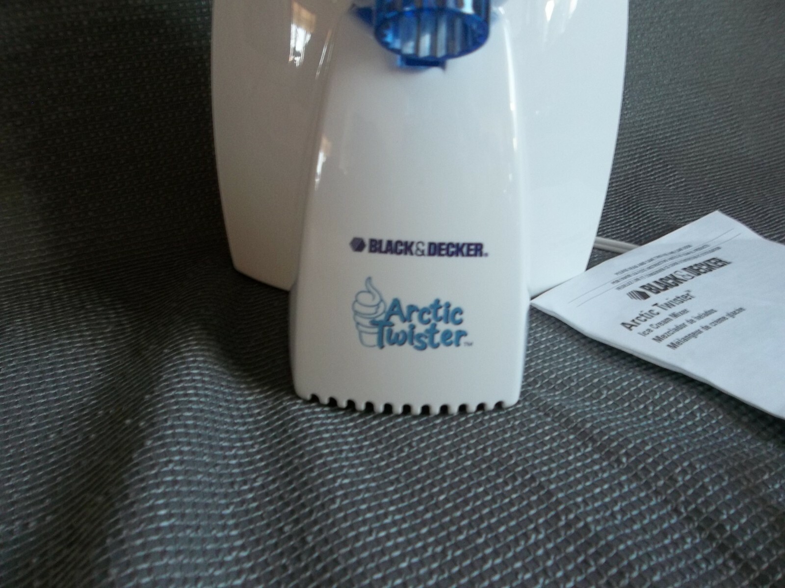 Black & Decker ARTIC TWISTER Soft Serve Ice Cream Mixer  IC200 w Instructions