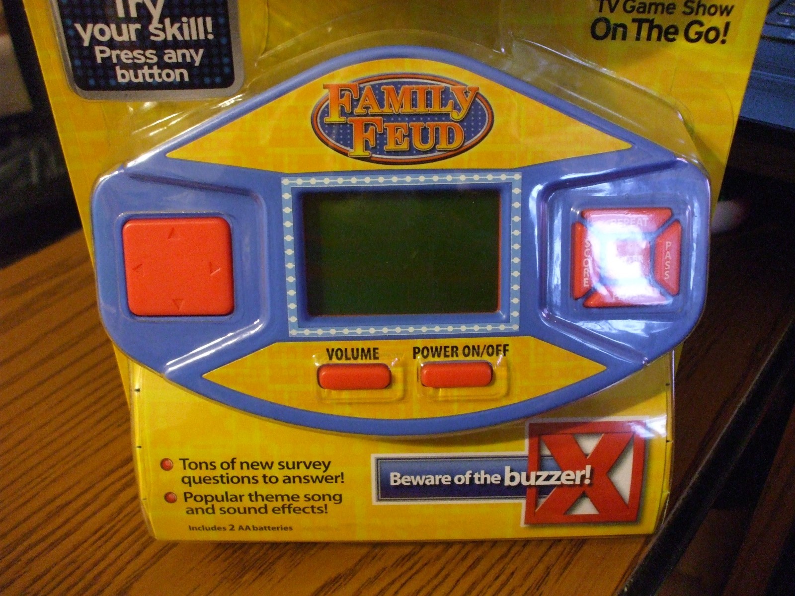 Family Feud Game Show Electronic Handheld Travel Game Model 09528 NEW