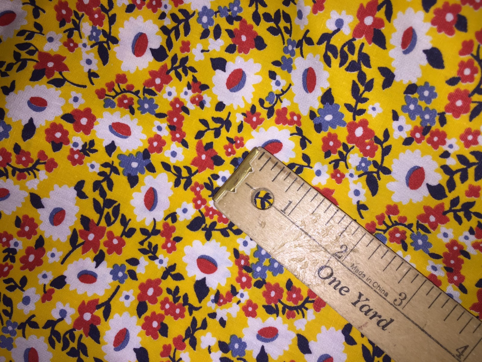 Vintage 100% COTTON RED BLUE DAISY FLOWERS on YELLOW FLORAL FABRIC~44