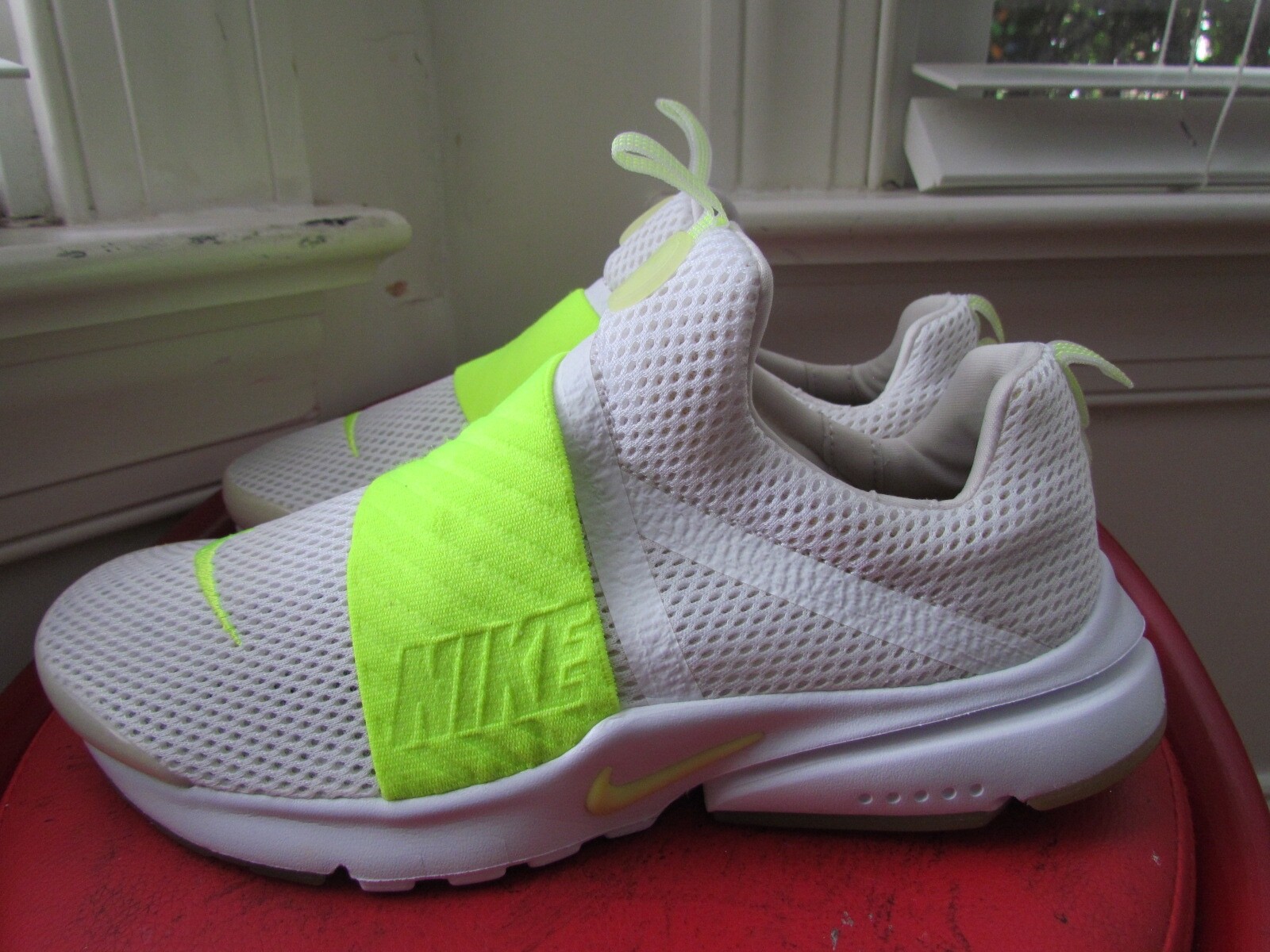 white nike presto extreme