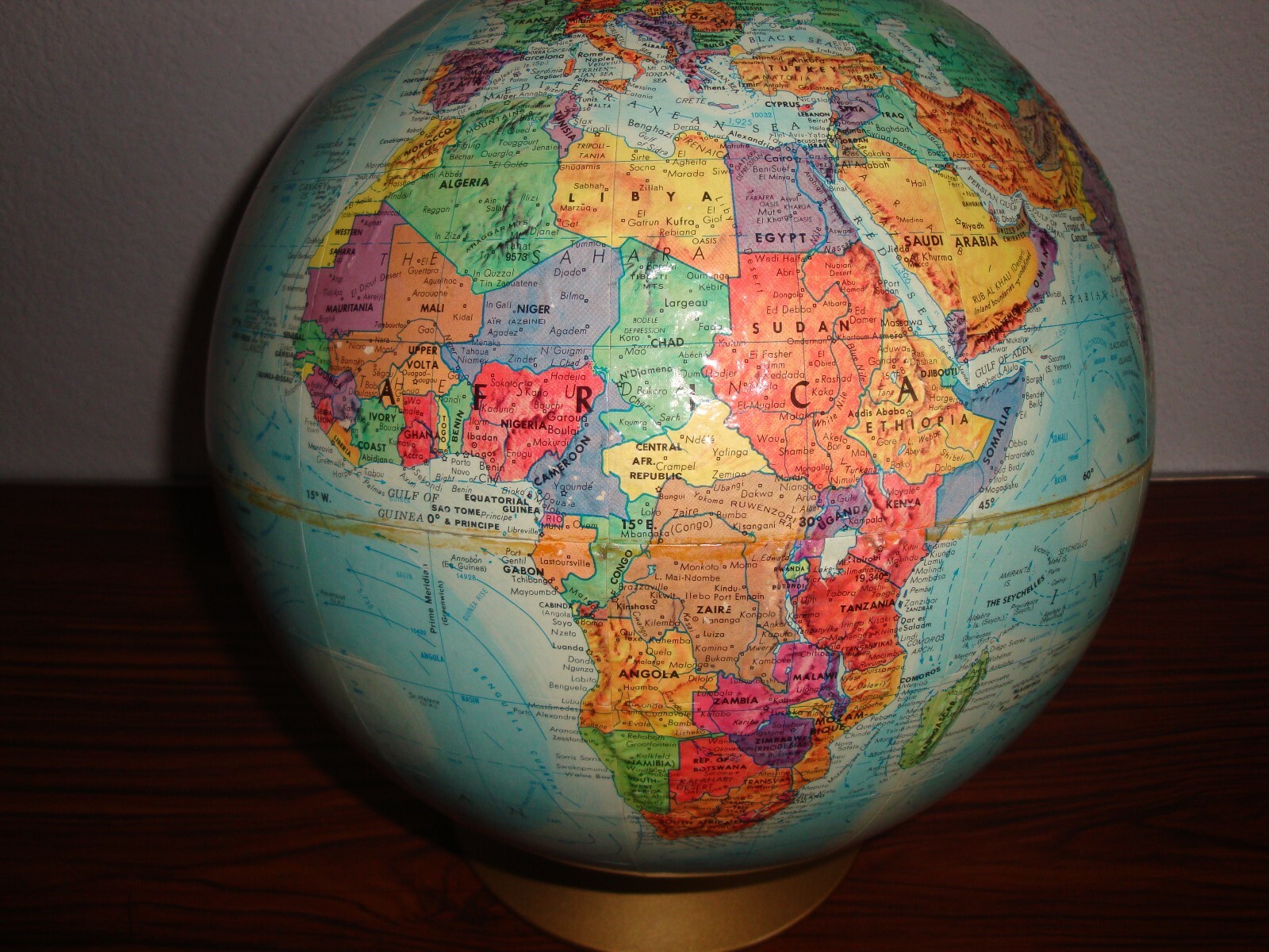 Vintage 1970s REPLOGLE World Nation Series 12