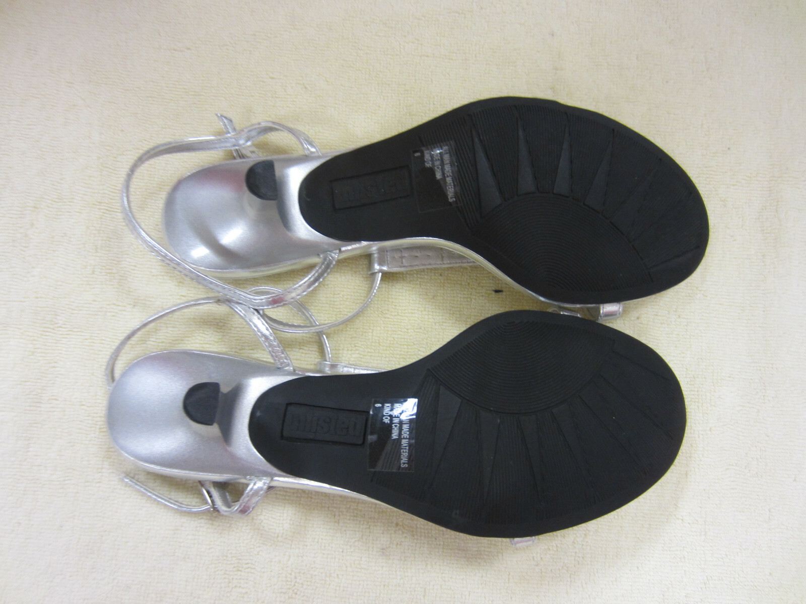 New UNLISTED KENNETH COLE Size 6 M 