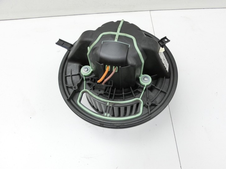 BMW E87 1er 116i 04-07 Gebläsemotor Lüftermotor Heizungsgebläse BMW E87 1er 116i 04-07 28.09.2005 9227670... Vorschau 3