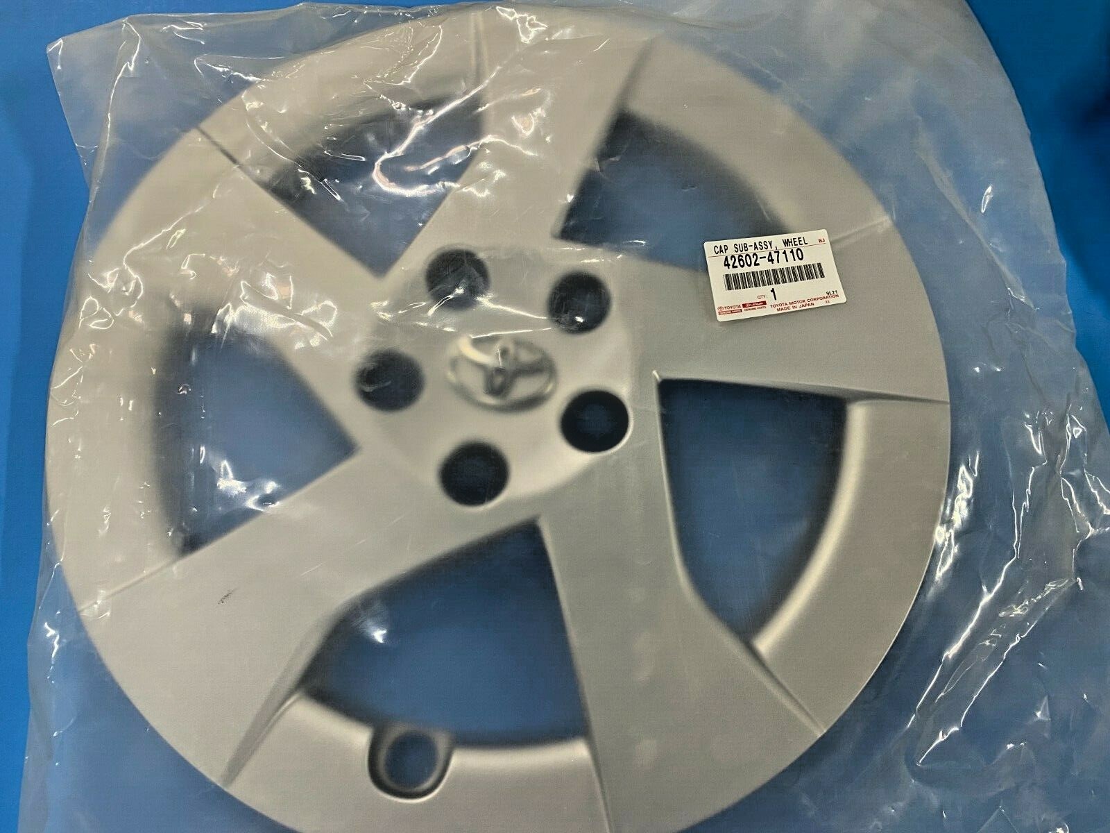 アクセサリー PRIUS- 23-25 PRIUS WHEEL CENTER CAPS SET OF 4 FITS ALL MODELS - LE