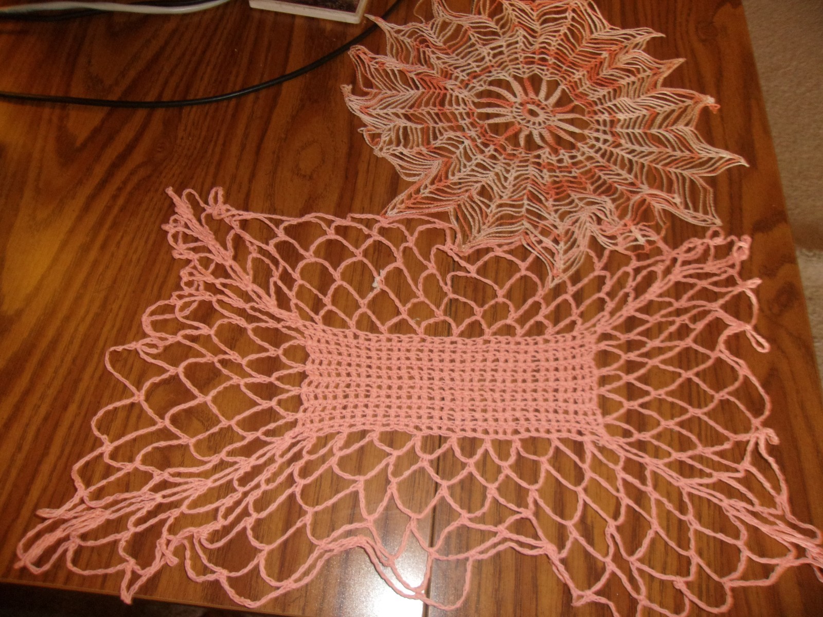 VINTAGE HAND CROCHET DOILIES PEACH VARIEGATED PEACH 13
