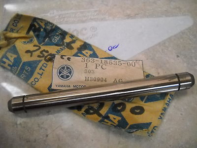 NOS OEM Yamaha Shift Fork Guide Bar 1973-1981 YZ100 MX250