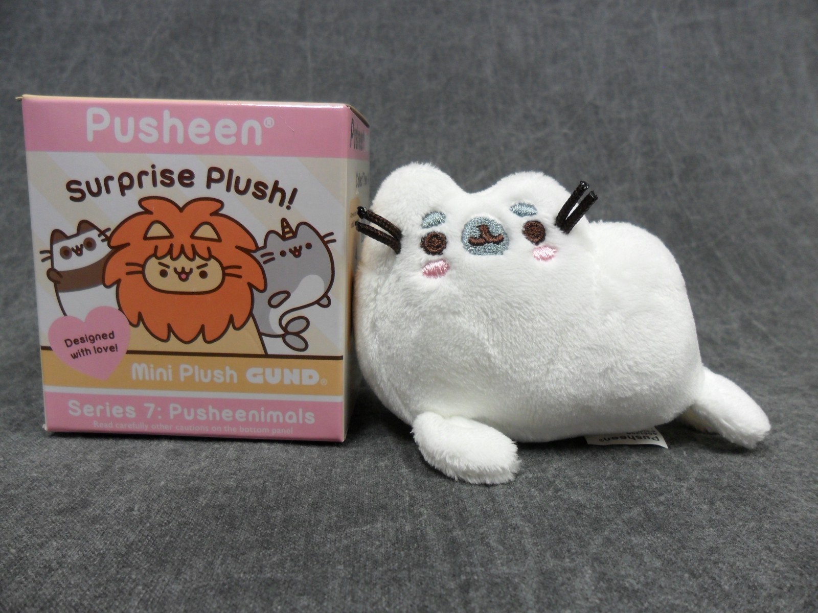 Mini plush. Plush box. graystripe mini-plush head.