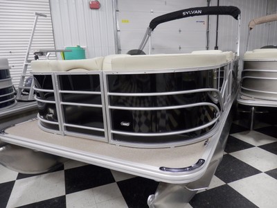 New Sylvan Mirage 820 Cruise Pontoon // 40 HP Yamaha