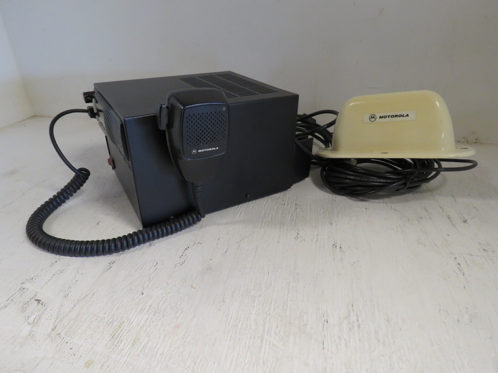 Motorola Radius M1225 4-Channel Mobile Radio with Power Supply & Mic