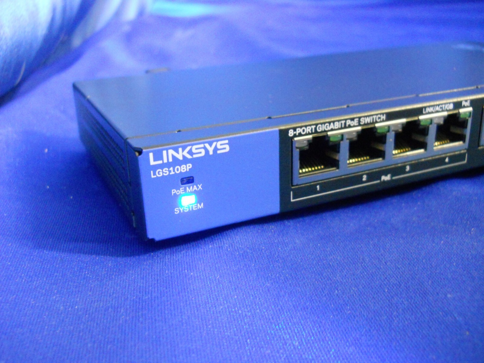 Linksys LGS108P 8-Port Desktop Gigabit PoE Switch