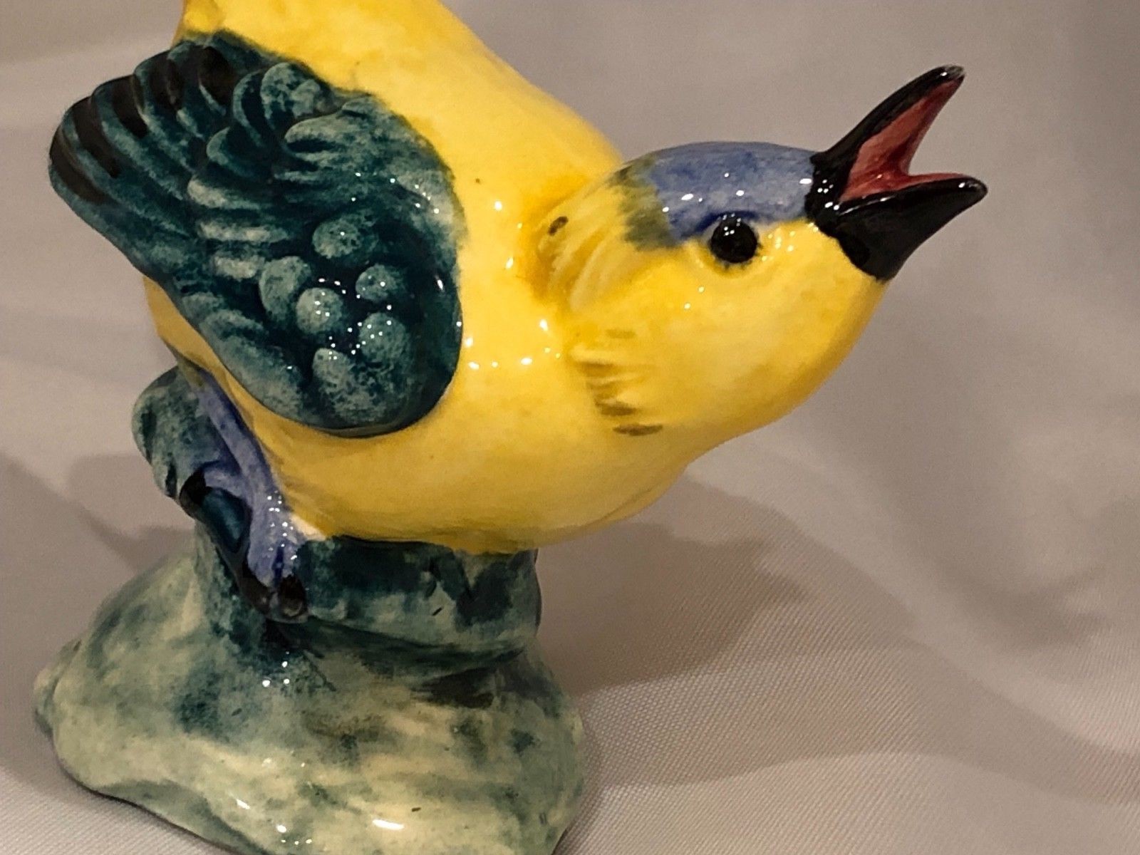 Vintage Stangl Bird Figurine Kentucky Warbler # 3598 Signed