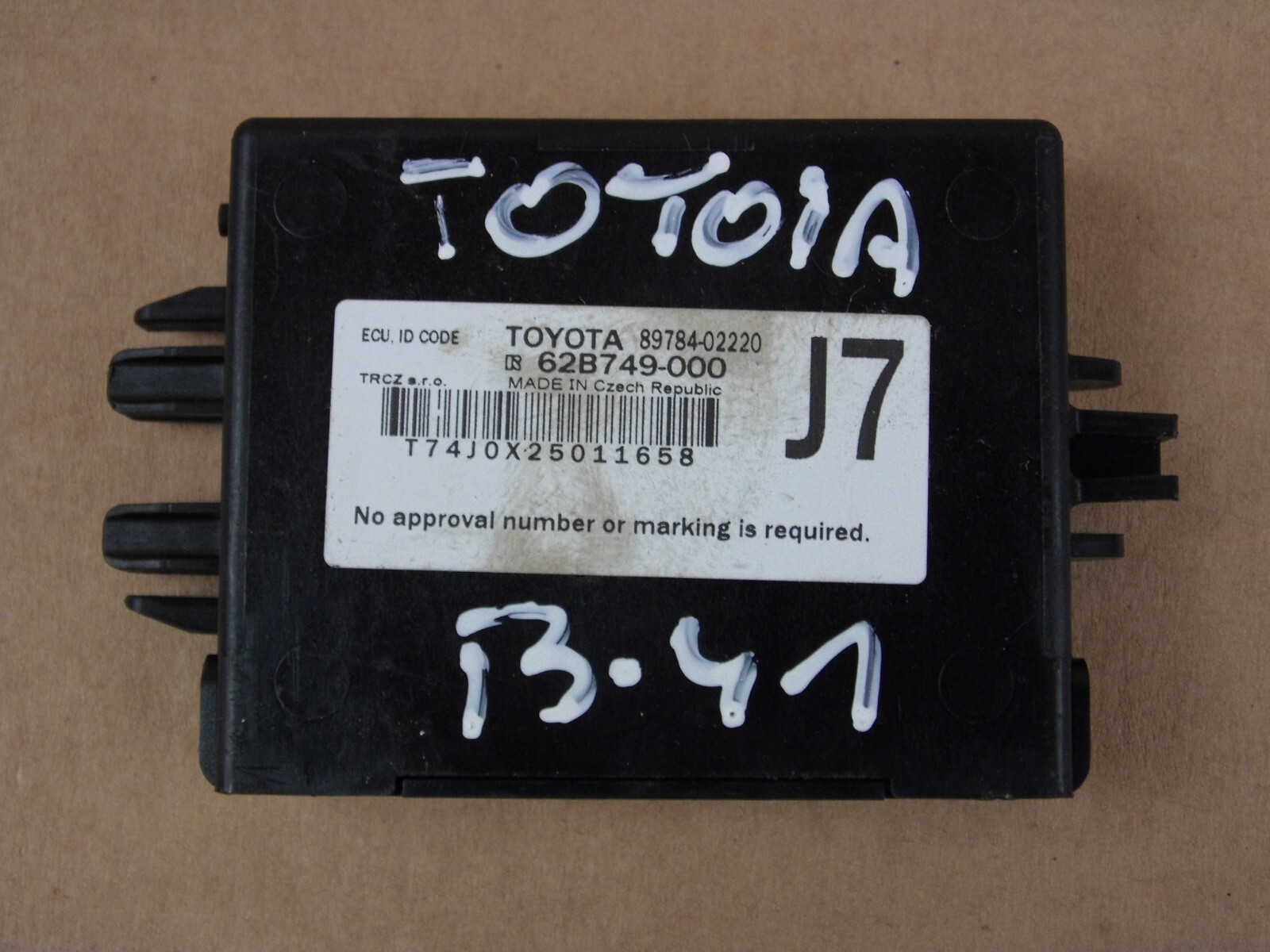 イヨ Toyota Yaris IV MK4 YP210 control unit immobilizer module