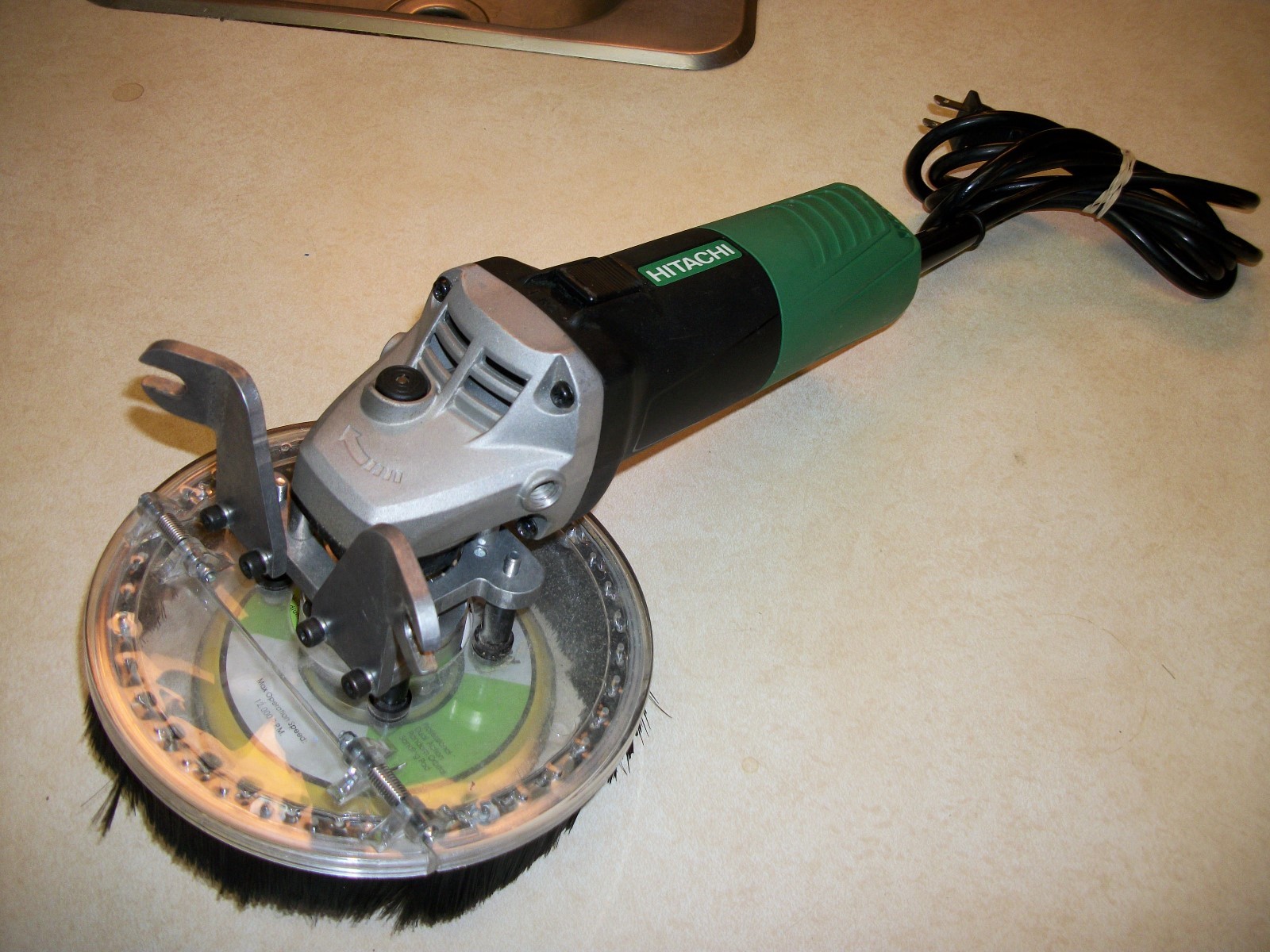 HITACHI G 12SR4 GRINDER WITH DUST SET UP NICE UNIT 4-1/2  120V  6.2 AMP 730W