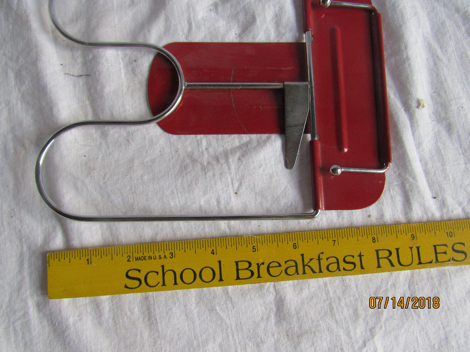 Vintage Folding RED Metal Cookbook Book Holder Stand Rest Folds Flat #7192