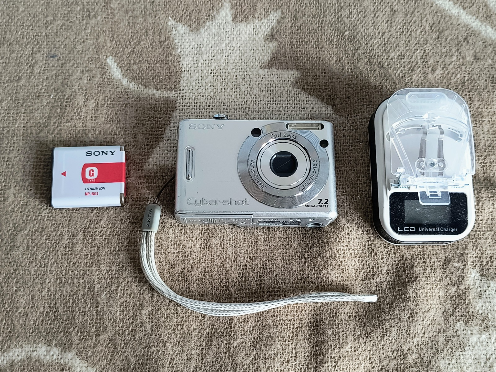 Sony Cyber-Shot DSC-W35 7.2MP Digital Camera - Silver Fully