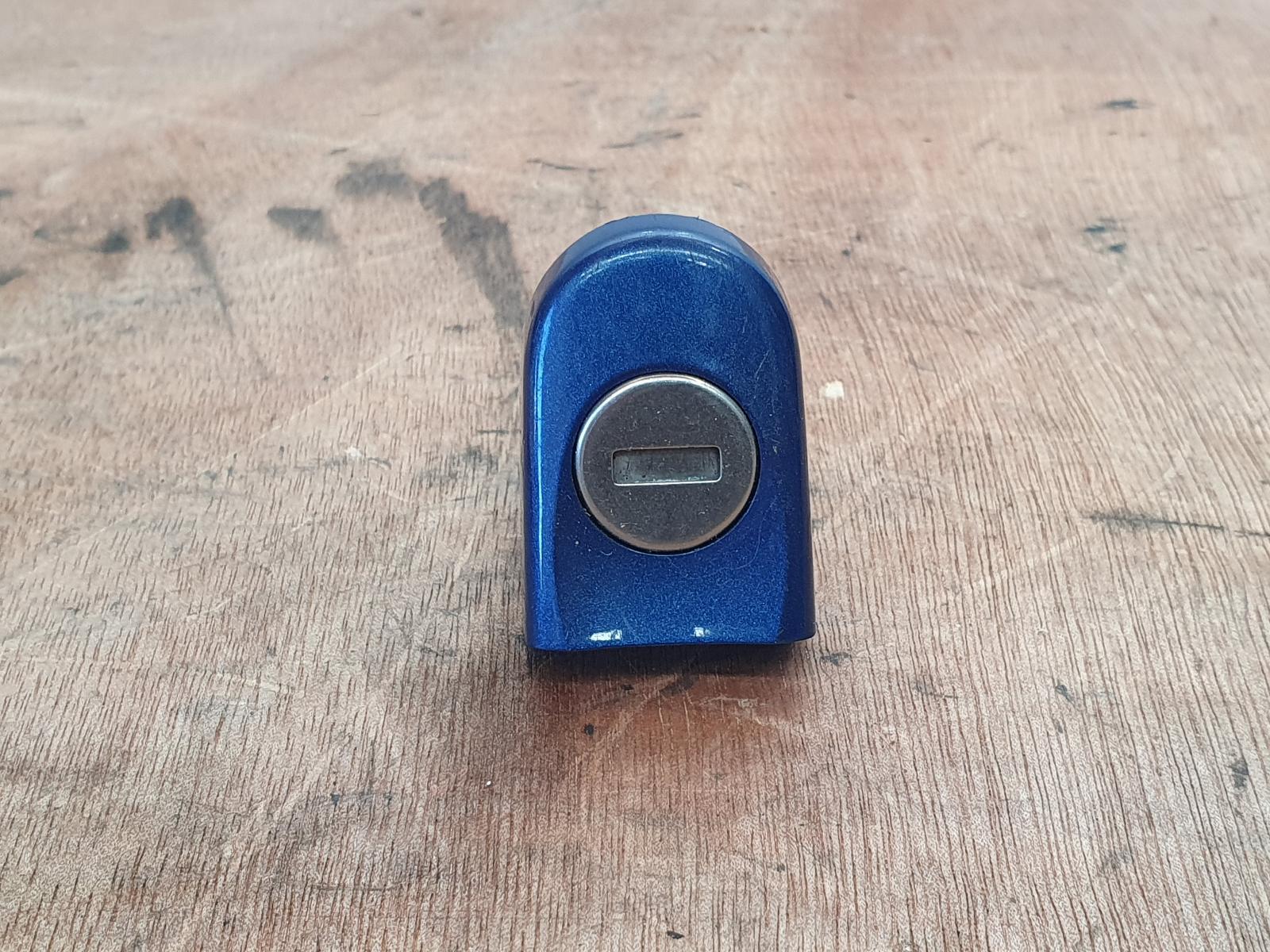 2007 Beetle VW 9C RF OUTER BARREL WITH KEY COLOUR CODED 10/05-11/11 image 2
