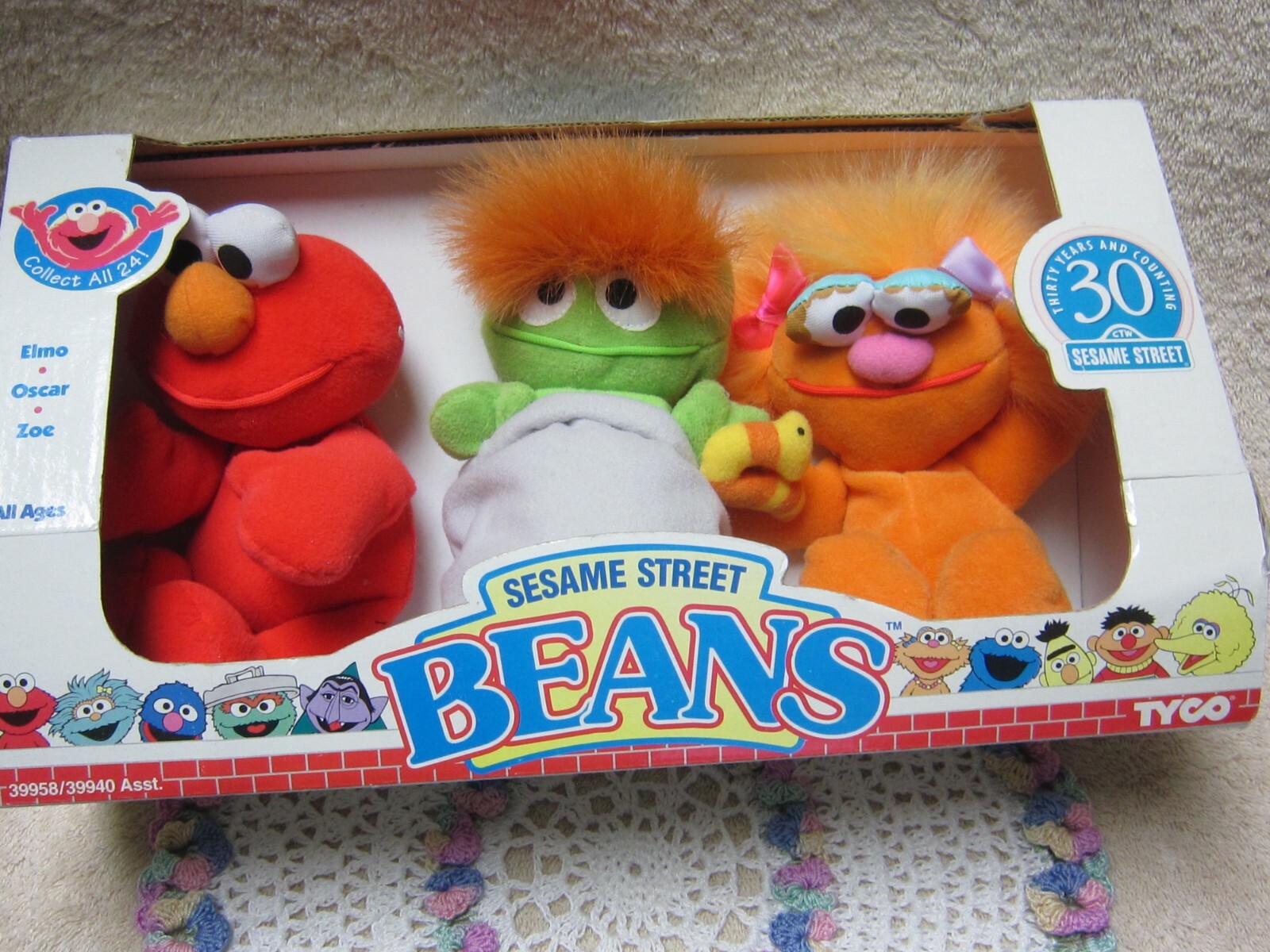 Ezeez　lyche berry/sesame bean ラブブ Sesame bean & lychee berry are here 🩶🩷 : r/labubu