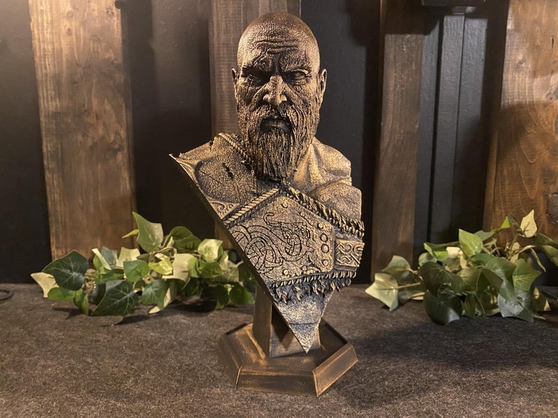 GOD OF WAR KRATOS STATUE 10 INCHES
