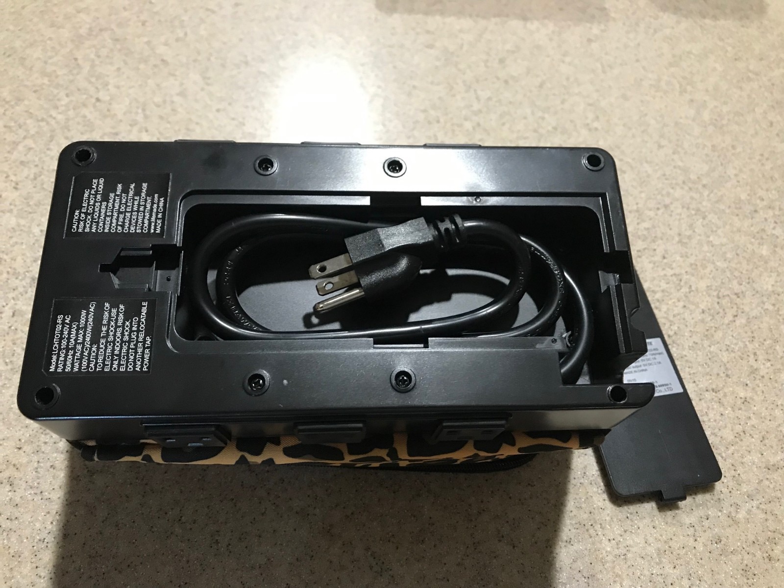 5x5x9 Travel Case Charging Station - 6 outlets 2 USB ports - Barely used