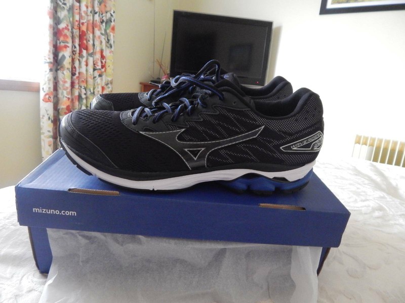 mizuno wave rider mens 10.5