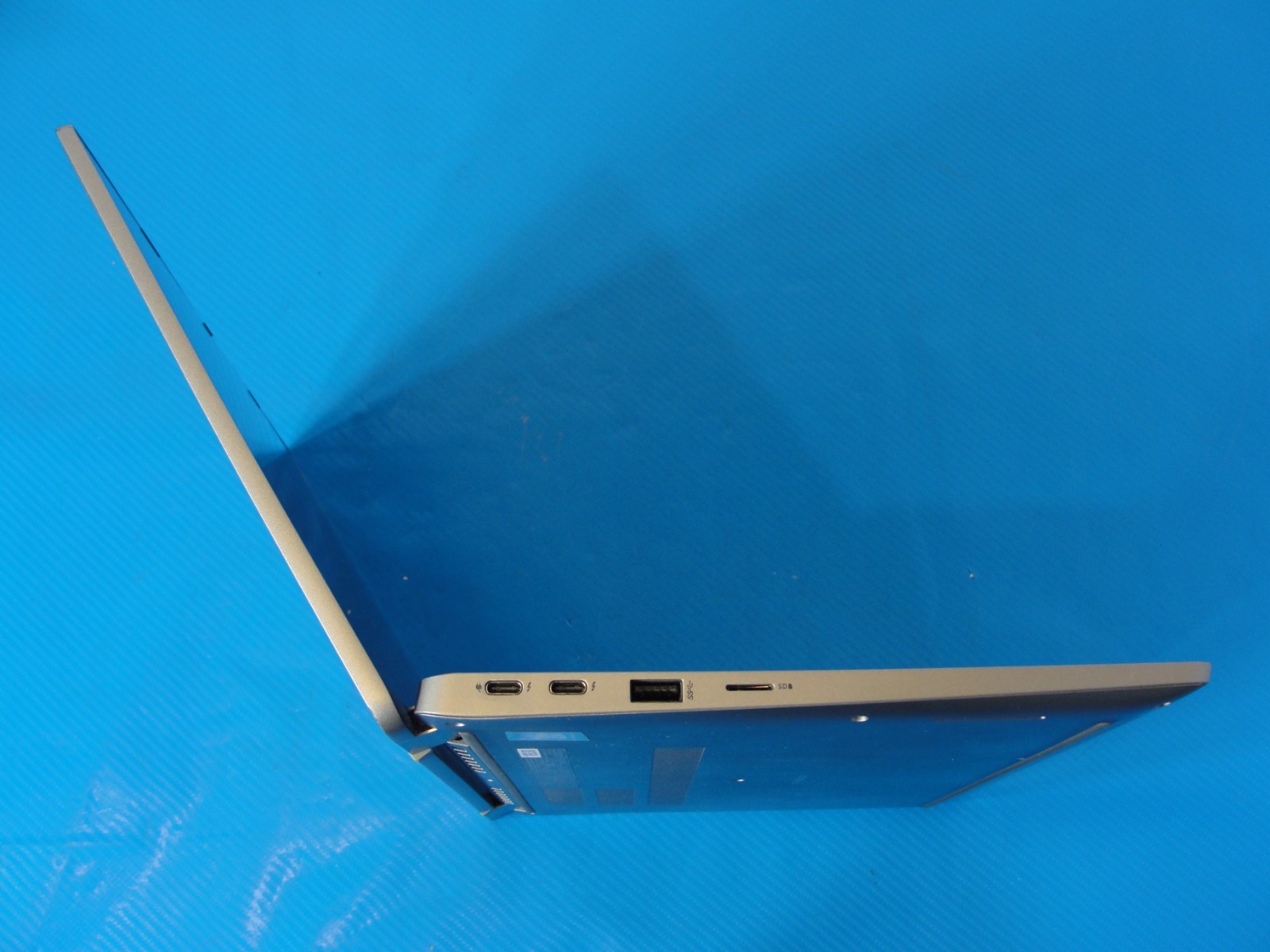 Dell Latitude 5320 2-in-1 13.3" Touch i7-1185G7 32GB 512GB SSD Win 11 Pro - Thumbnail 10