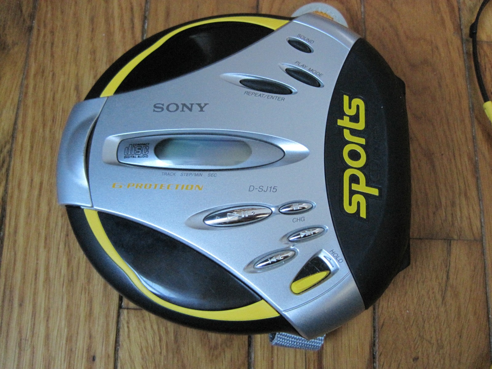Sony D-SJ15 PARTS OR REPAIR Portable Sports CD Headphones Walkman Player YELLOW