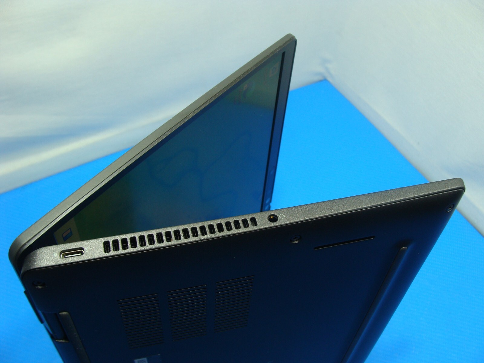 Dell Latitude 7330 13.3" FHD i7-1255U 16GB RAM 512GB SSD Win 11 Pro - Thumbnail 19