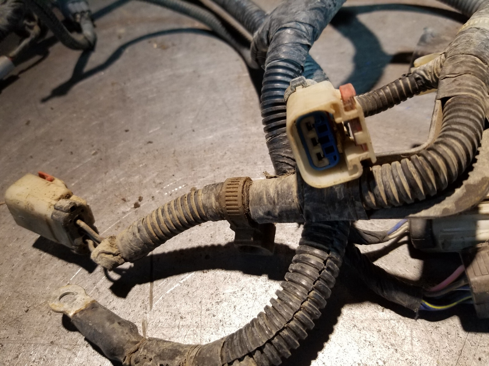 5266138 DODGE RAM CUMMINS ENGINE WIRING HARNESS - Picture 6 of 11