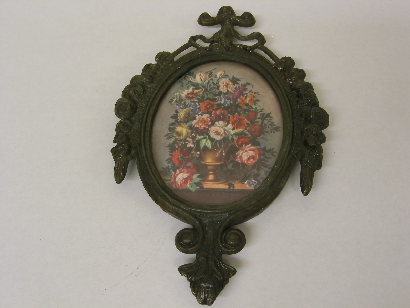 VINTAGE FLORAL ORNATE OVAL BRASS  PICTURE FRAMES-MADE IN ITALY