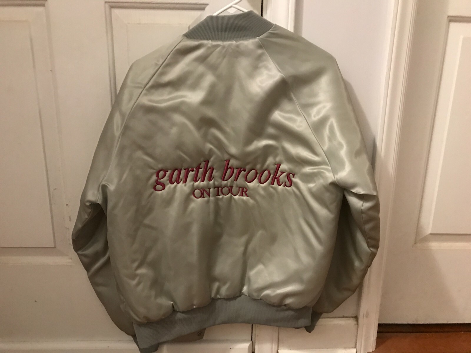 Garth Brooks Very Rare Vintage On Tour shiny silver puffy Garth Brooks Very Rare Vintage On Tour shiny silver puffy
