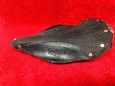 brooks champion narrow b17