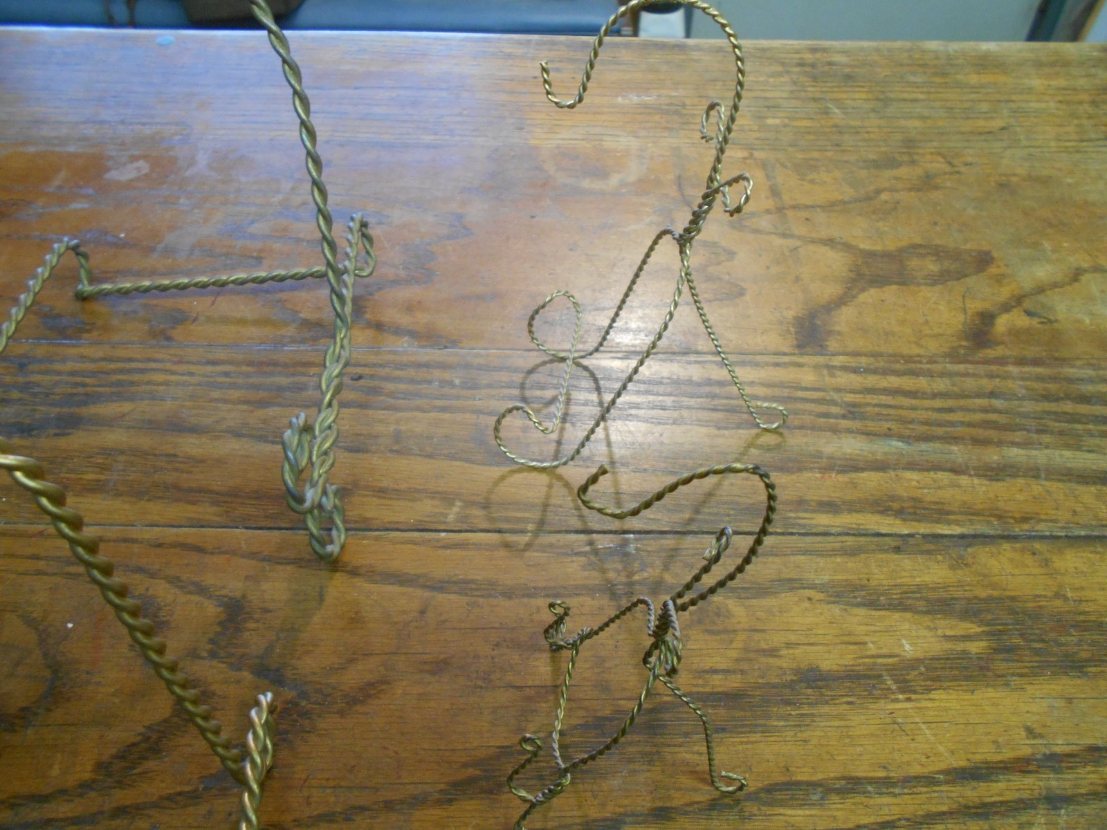 6 twisted metal brass plate / cup racks holders display pieces