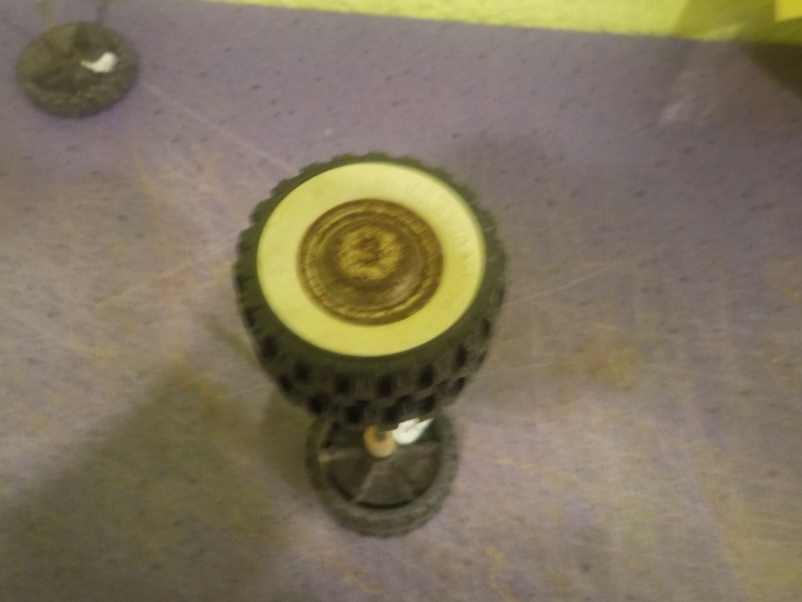 structo dual truck 4 tires 2 whitewall 2 hub-cap 1 axle 10.00x20 for parts